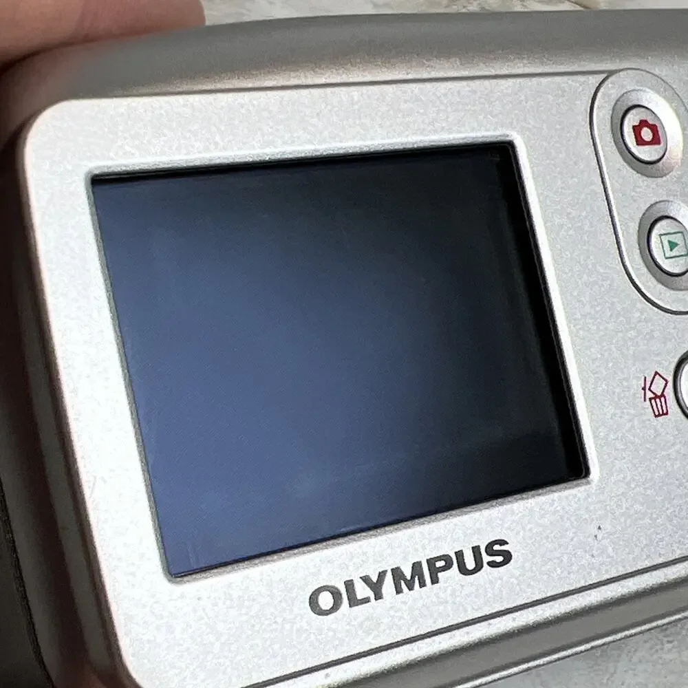 Olympus Camedia D-545 Zoom Digital Camera 4.0 MP Tested Working
